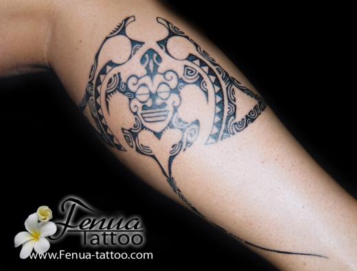  raie avec tortue et tiki  tatouage Polynsien  tatoouages 