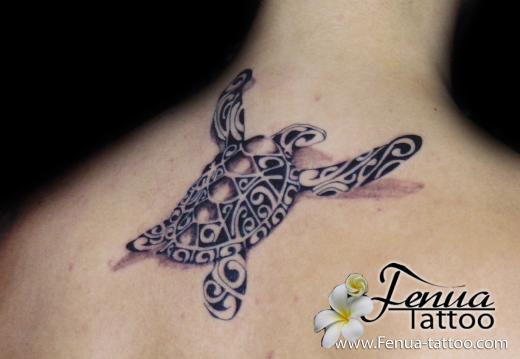 73°) tatouage de tortue polynesienne