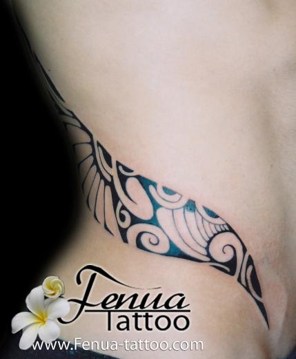 173°) tatouage style polynesien