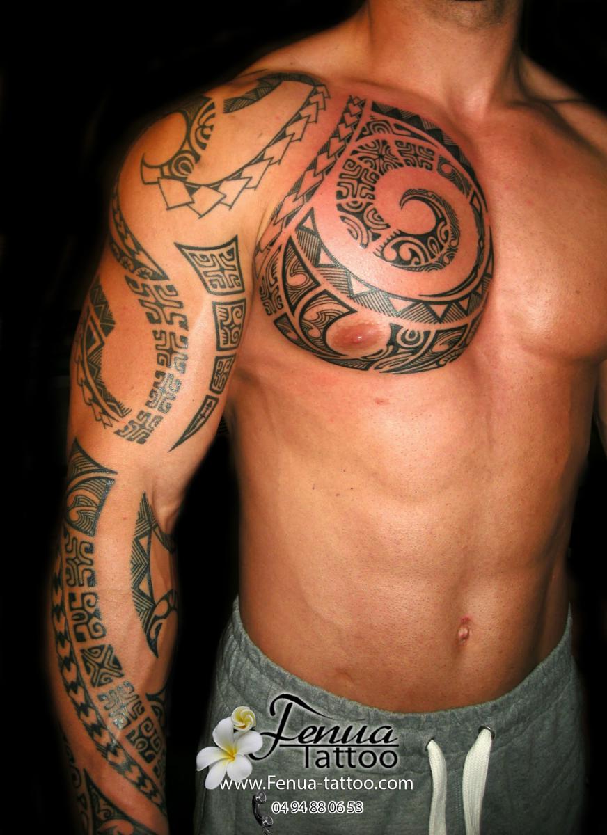 tatouage polynésien sur le bras