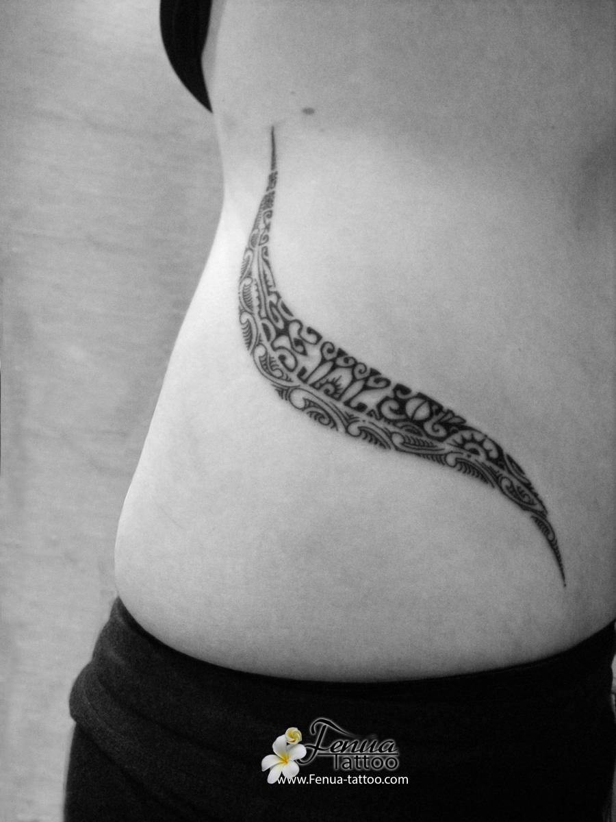 tatouage polynésien féminin