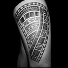 Le tatouage polynesien sur mollet et jambe