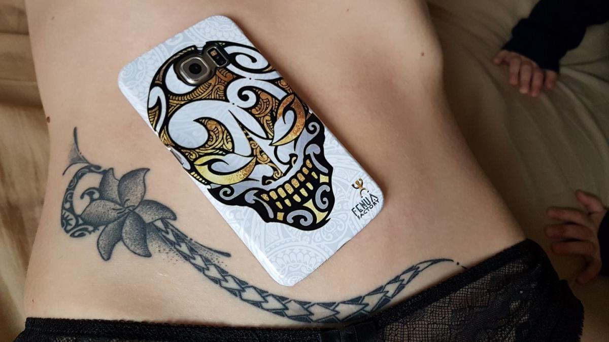 tatouage polynesien et coque téléphone