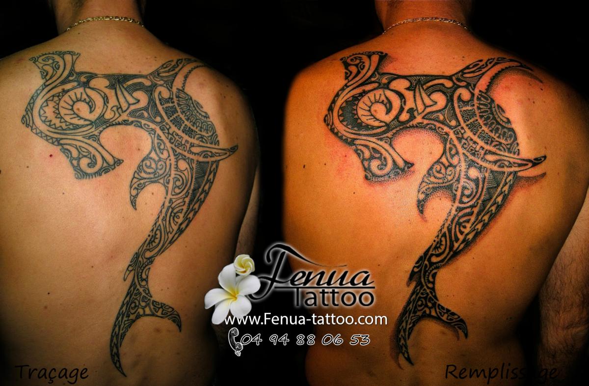 tatouage polynésien maori tribale de requin dans le dos 