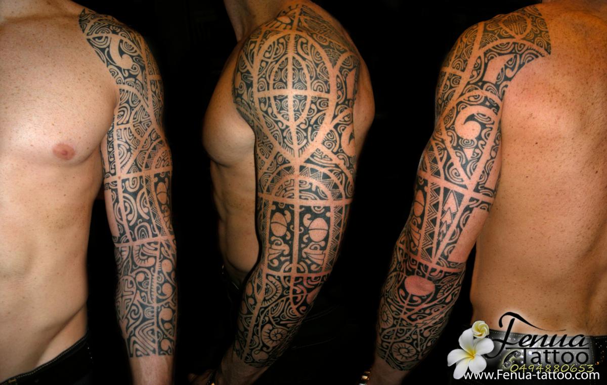 tatouage polynésien bras épaule
